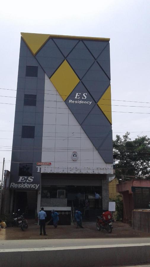 E S Residency Hotel Тени Екстериор снимка