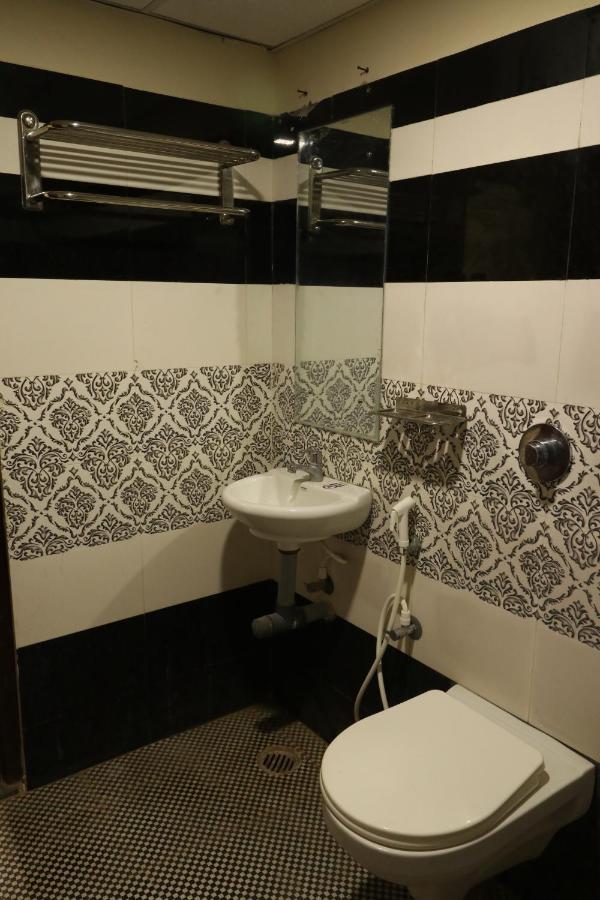 E S Residency Hotel Тени Екстериор снимка