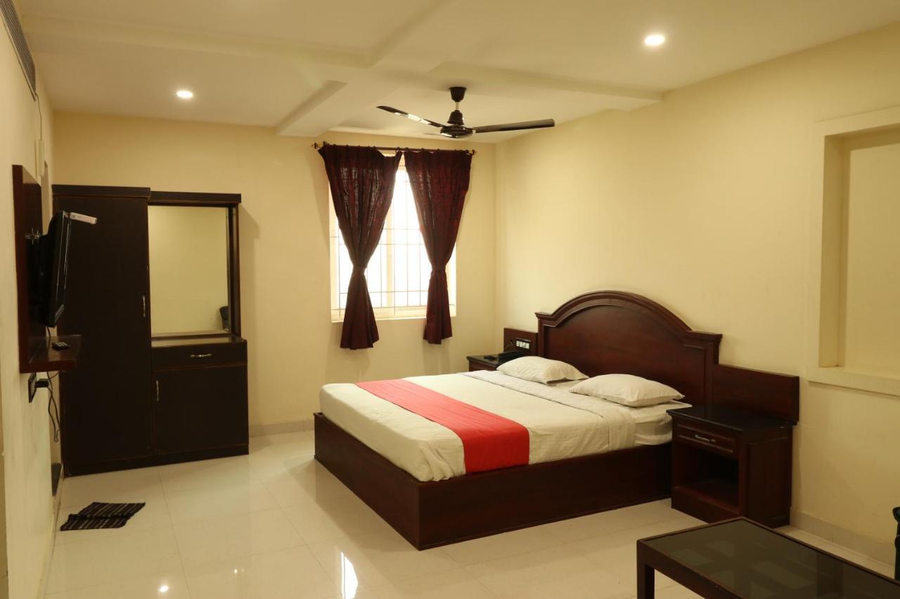 E S Residency Hotel Тени Екстериор снимка