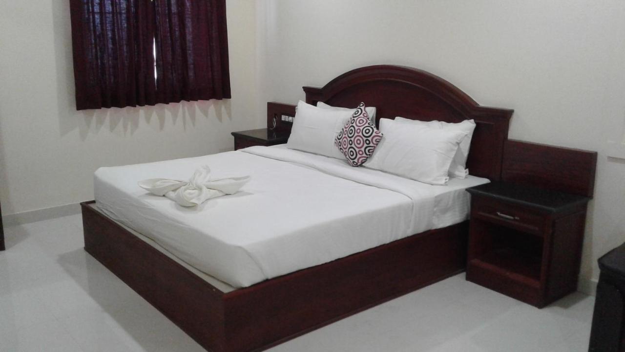E S Residency Hotel Тени Екстериор снимка