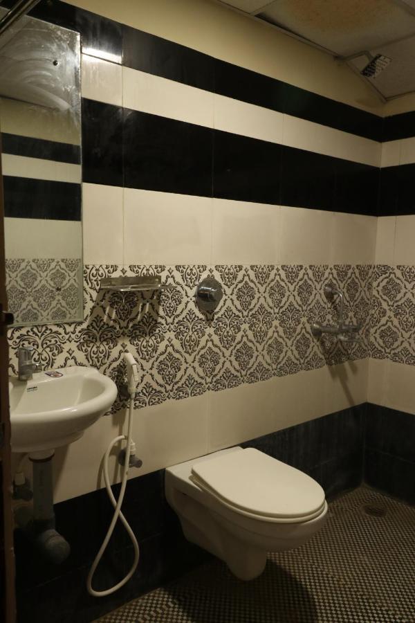 E S Residency Hotel Тени Екстериор снимка