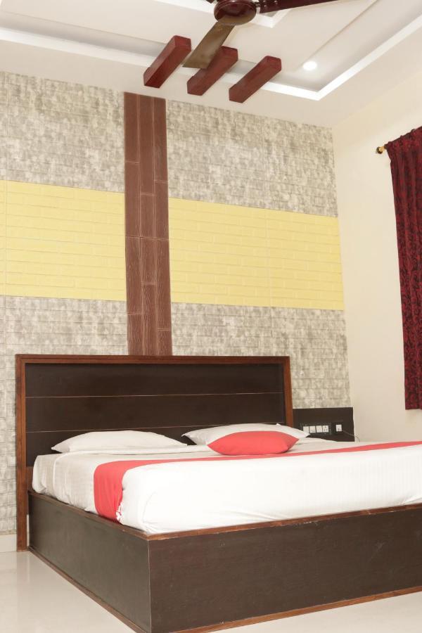 E S Residency Hotel Тени Екстериор снимка