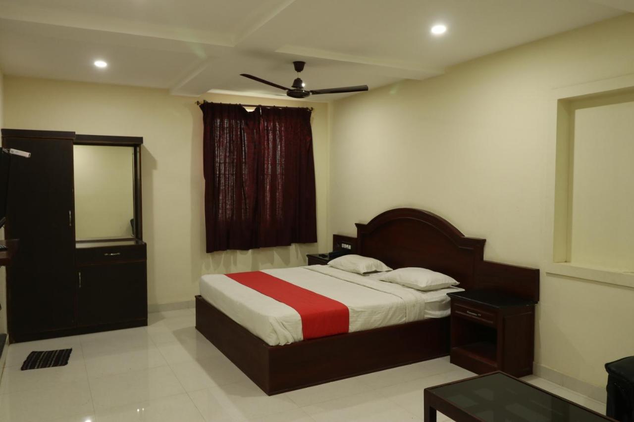 E S Residency Hotel Тени Екстериор снимка