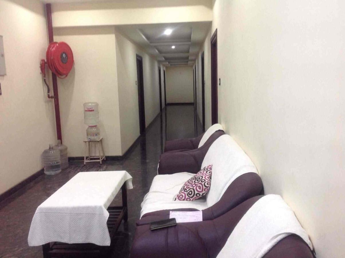 E S Residency Hotel Тени Екстериор снимка