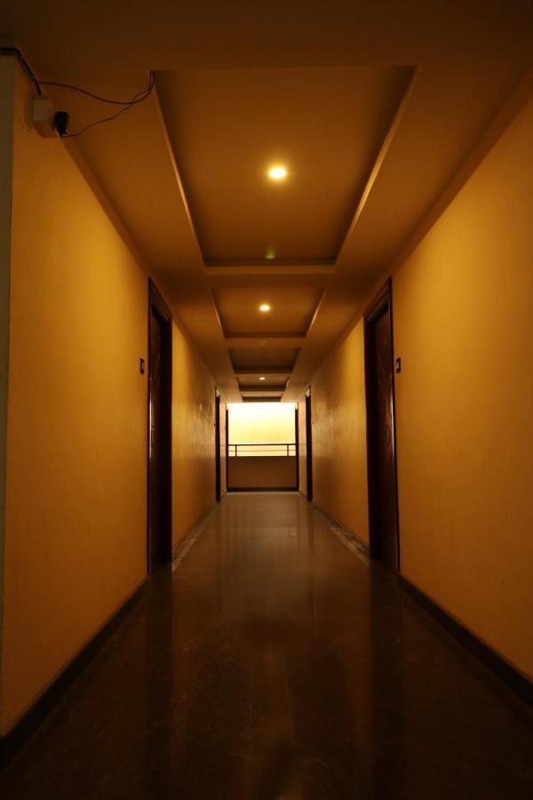 E S Residency Hotel Тени Екстериор снимка