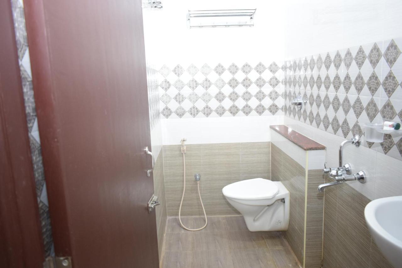 E S Residency Hotel Тени Екстериор снимка