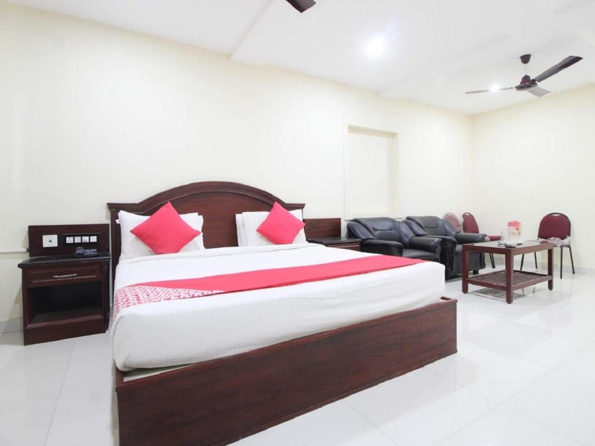 E S Residency Hotel Тени Екстериор снимка