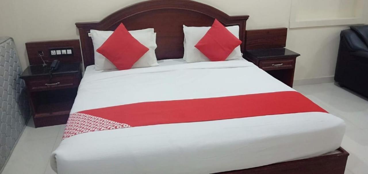 E S Residency Hotel Тени Екстериор снимка