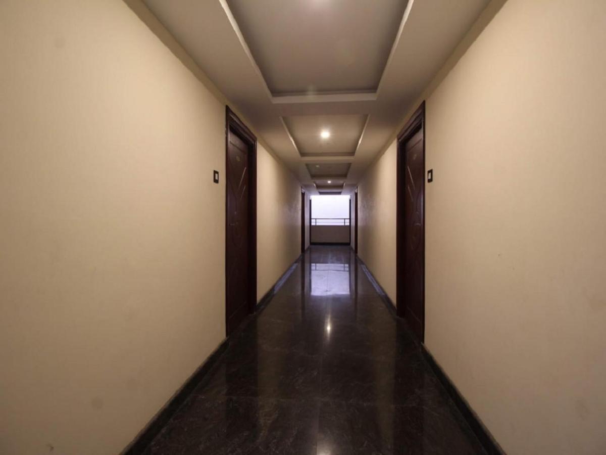 E S Residency Hotel Тени Екстериор снимка