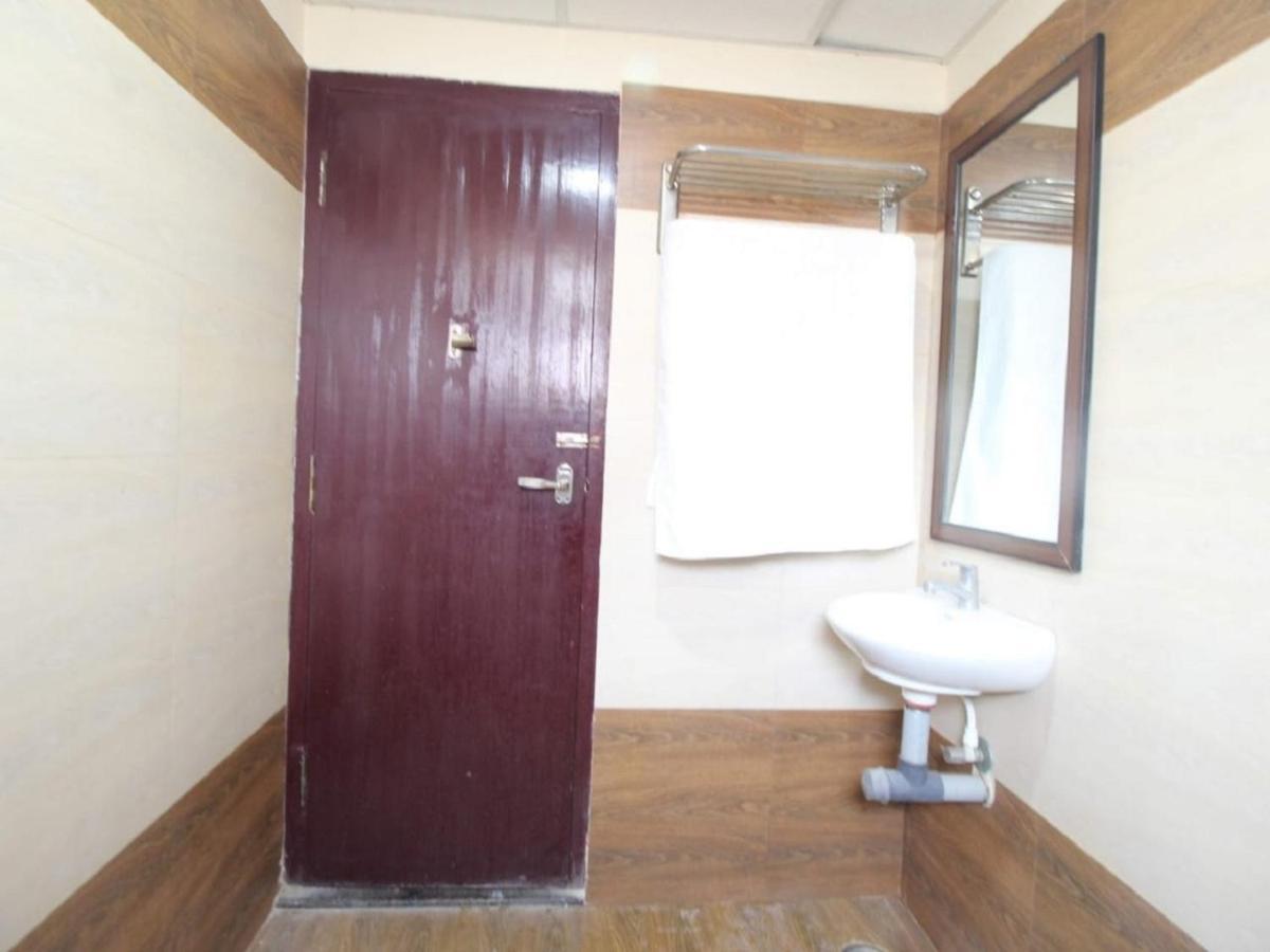 E S Residency Hotel Тени Екстериор снимка