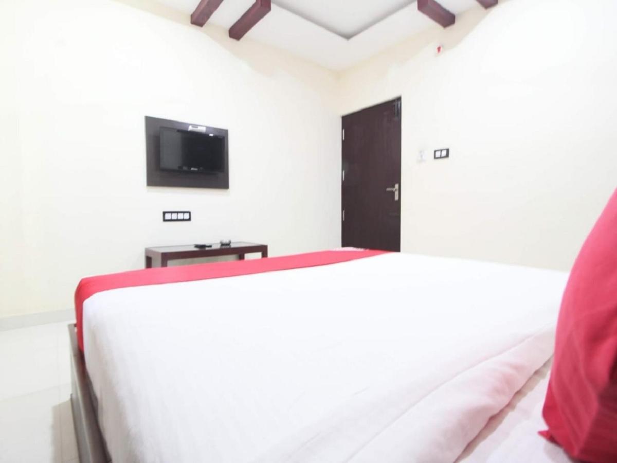 E S Residency Hotel Тени Екстериор снимка