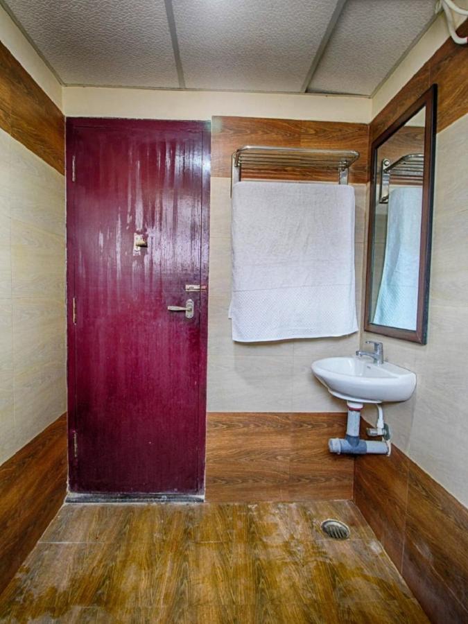 E S Residency Hotel Тени Екстериор снимка