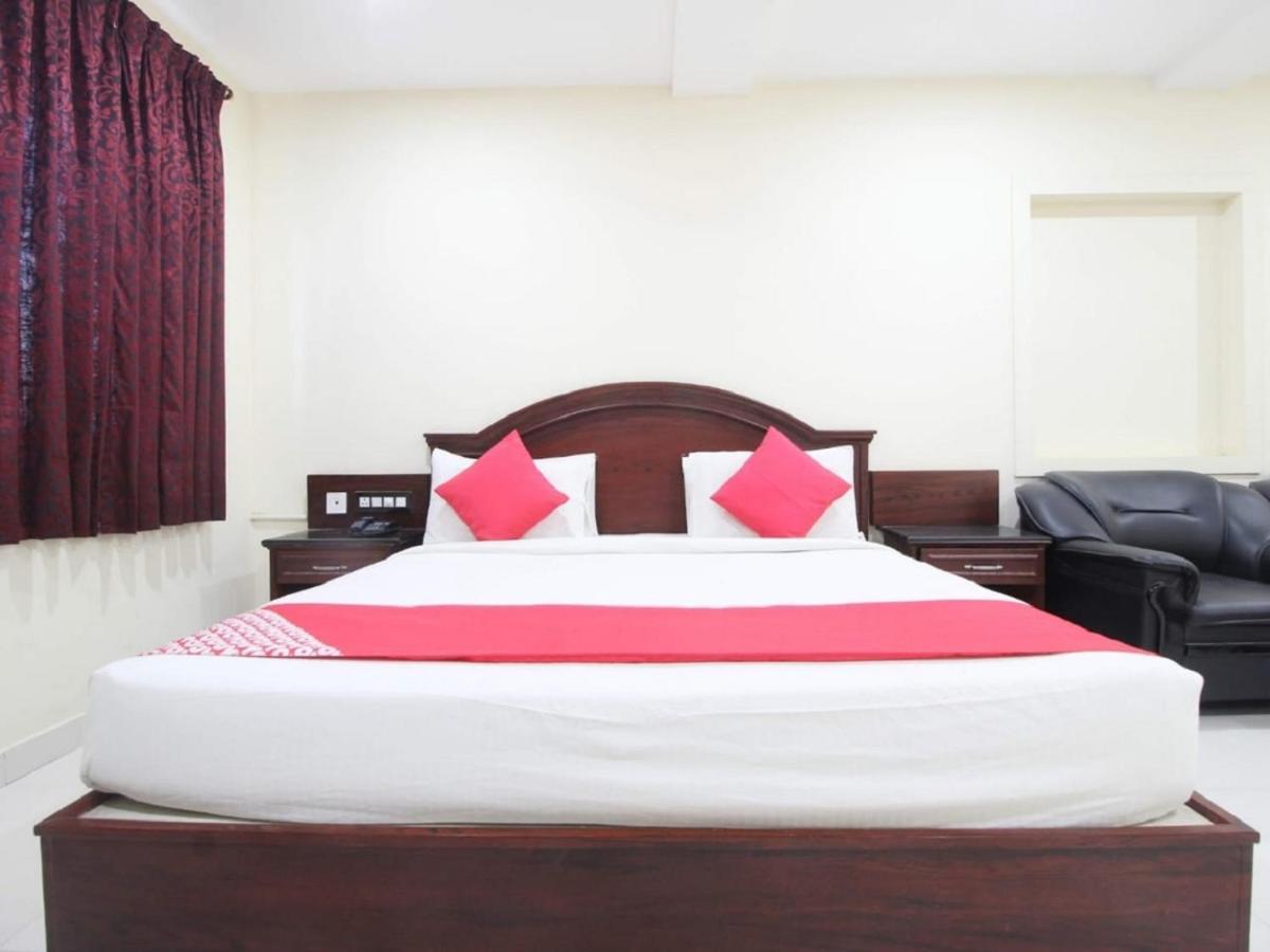 E S Residency Hotel Тени Екстериор снимка